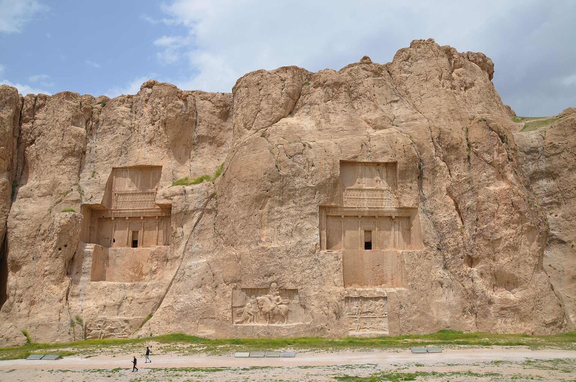 Naqsh-e Rostam: rock reliefs as state propaganda