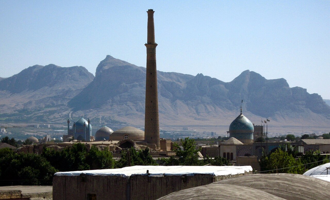 Naqsh-e Jahan Square, Isfahan